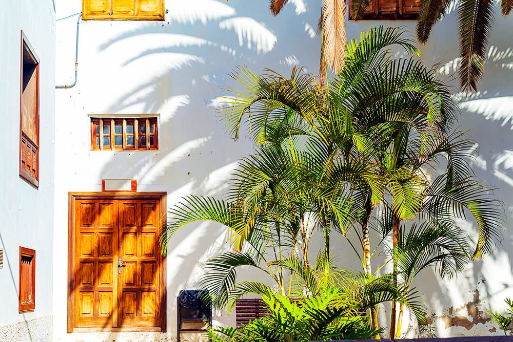 Spice Up Your Home’s Style with These Incredible Door Decoration Ideas!